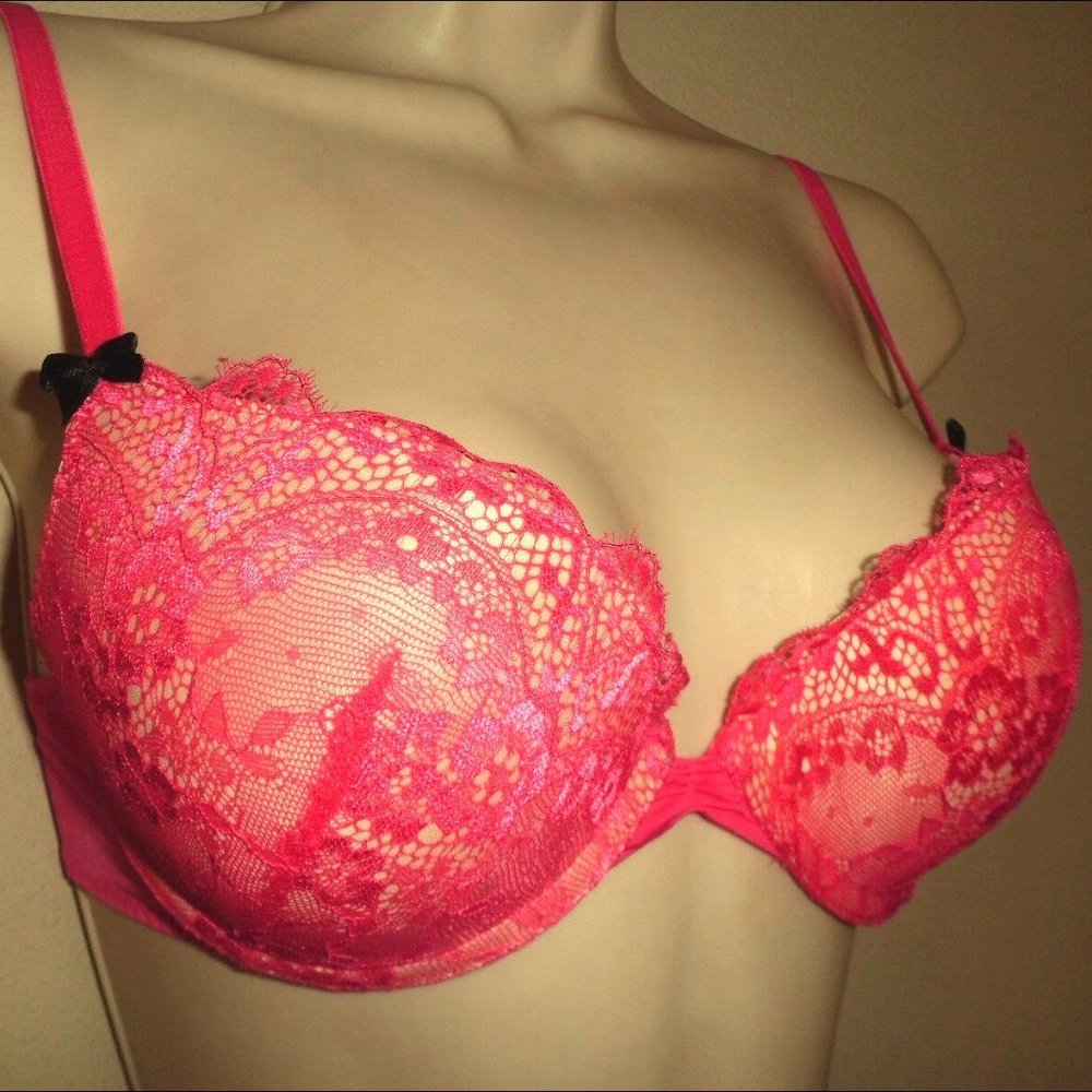 NWOT Betsey Johnson All Over Lace Padded Pink Bra